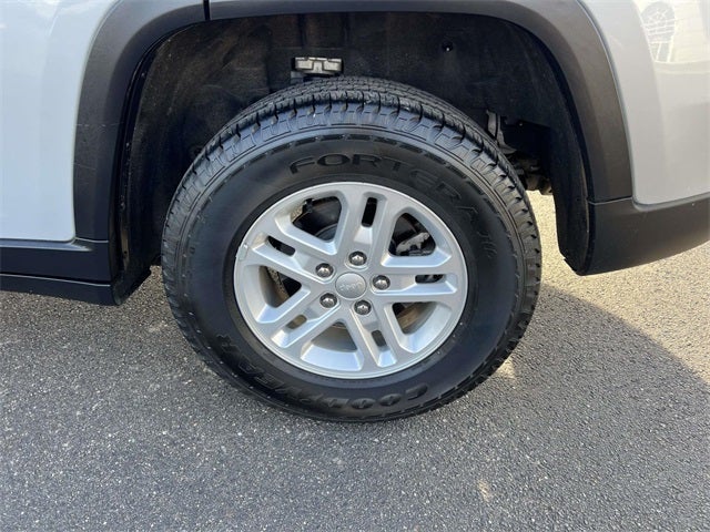 2023 Jeep Grand Cherokee Laredo 4x4