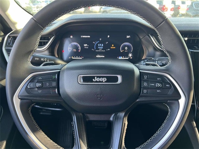 2023 Jeep Grand Cherokee Laredo 4x4