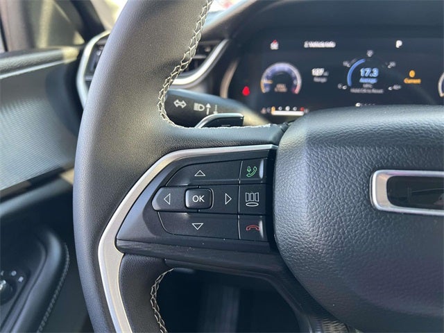 2023 Jeep Grand Cherokee Laredo 4x4