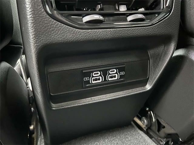 2023 Jeep Grand Cherokee Laredo 4x4