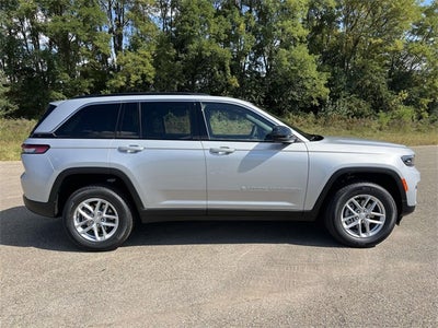 2025 Jeep Grand Cherokee GRAND CHEROKEE LAREDO X 4X4
