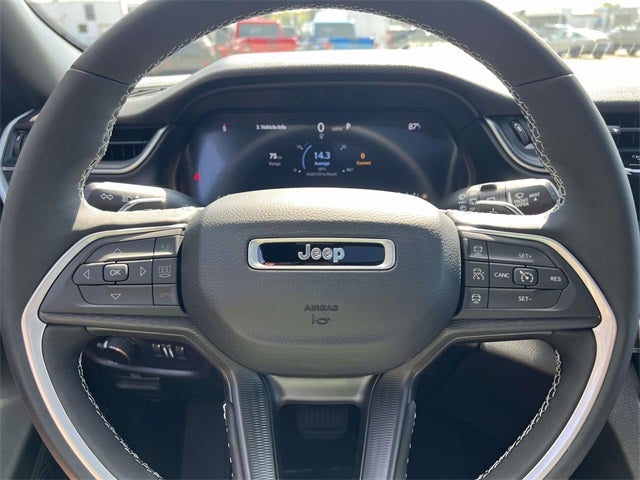 2025 Jeep Grand Cherokee GRAND CHEROKEE LAREDO X 4X4