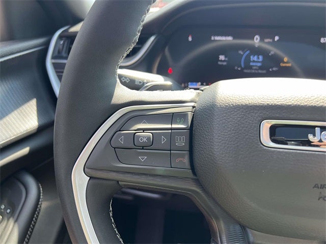 2025 Jeep Grand Cherokee GRAND CHEROKEE LAREDO X 4X4