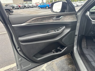 2027 Jeep Grand Cherokee Laredo Altitude