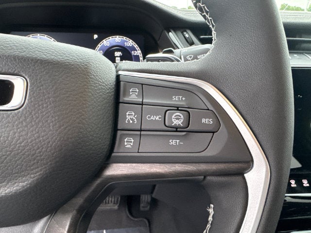 2027 Jeep Grand Cherokee Laredo Altitude