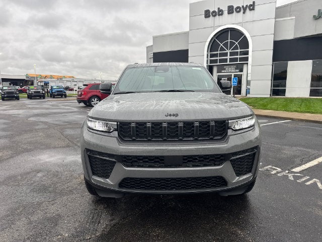 2027 Jeep Grand Cherokee Laredo Altitude