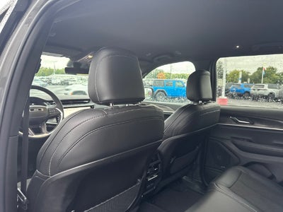 2027 Jeep Grand Cherokee Laredo Altitude
