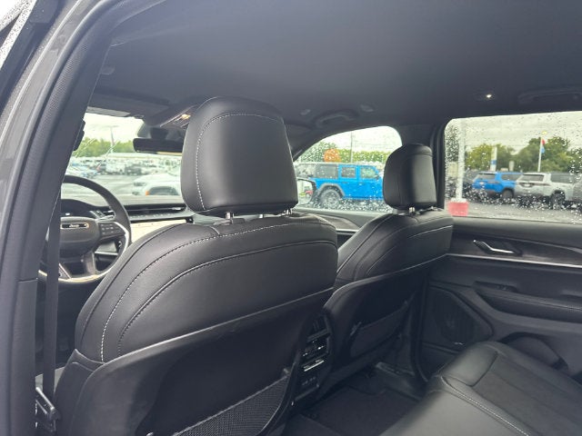 2027 Jeep Grand Cherokee Laredo Altitude