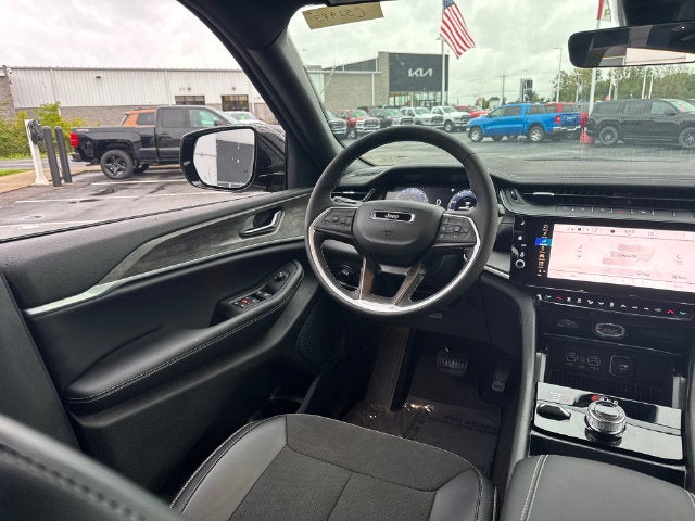 2027 Jeep Grand Cherokee Laredo Altitude