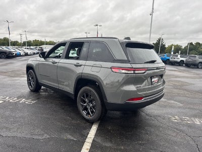 2027 Jeep Grand Cherokee Laredo Altitude