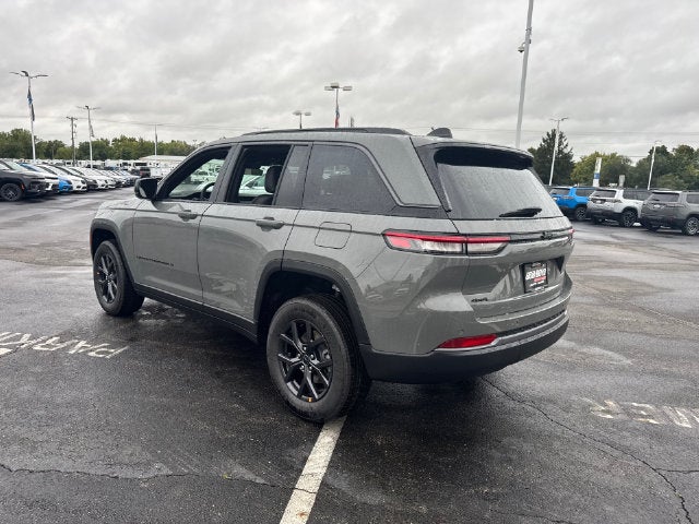 2027 Jeep Grand Cherokee Laredo Altitude