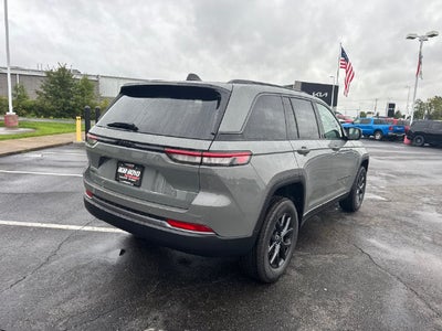 2027 Jeep Grand Cherokee Laredo Altitude