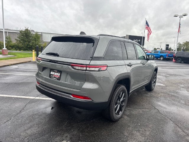 2027 Jeep Grand Cherokee Laredo Altitude