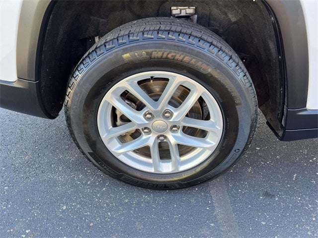 2023 Jeep Grand Cherokee L Laredo 4x4