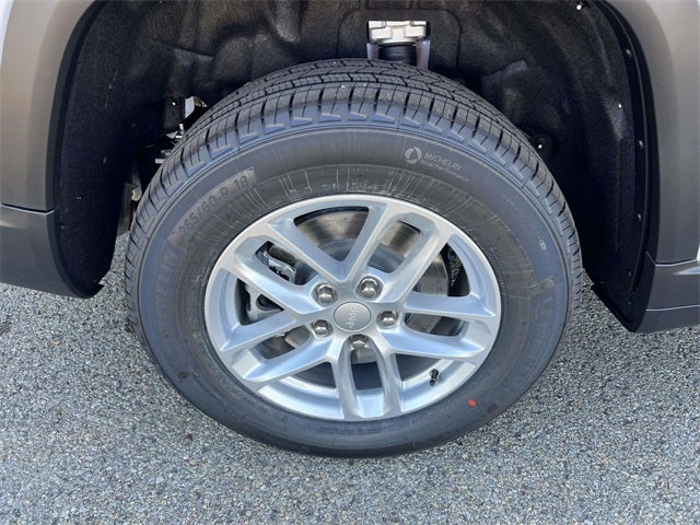 2025 Jeep Grand Cherokee GRAND CHEROKEE L LAREDO 4X4