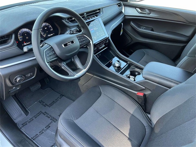 2025 Jeep Grand Cherokee GRAND CHEROKEE L LAREDO 4X4