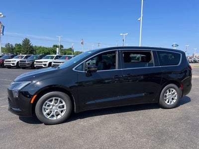 2027 Chrysler Pacifica Select