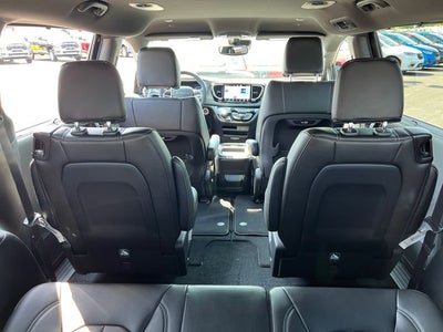 2027 Chrysler Pacifica Select