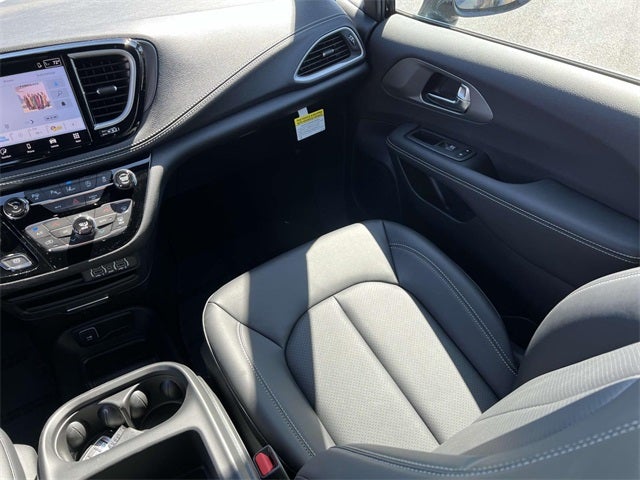 2025 Chrysler Pacifica PACIFICA SELECT