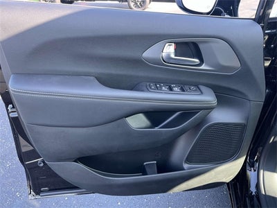 2025 Chrysler Voyager VOYAGER LX