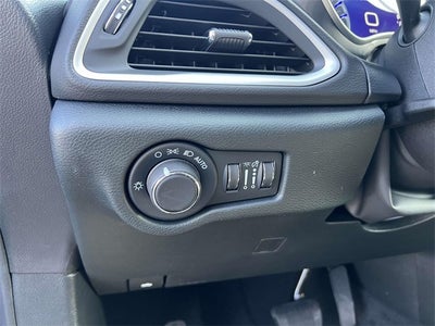 2025 Chrysler Voyager VOYAGER LX