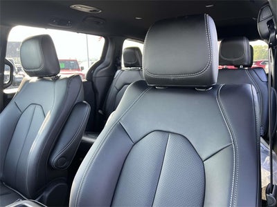 2025 Chrysler Voyager VOYAGER LX