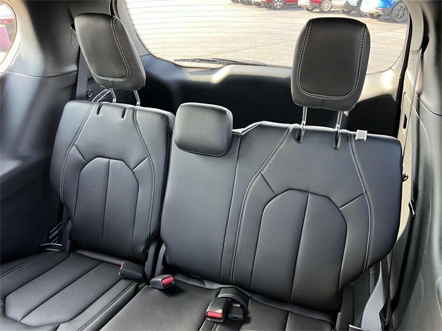 2025 Chrysler Voyager VOYAGER LX