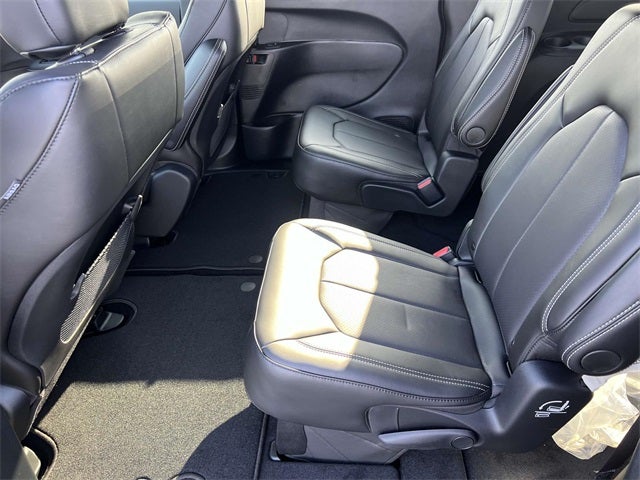 2025 Chrysler Voyager VOYAGER LX