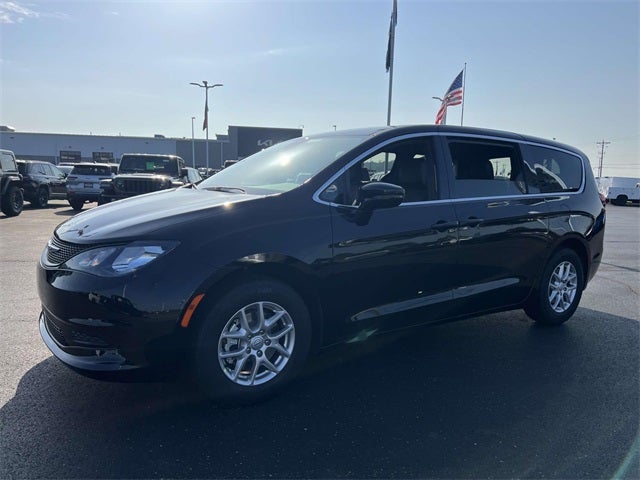 2025 Chrysler Voyager VOYAGER LX