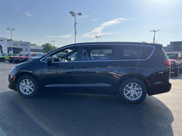 2025 Chrysler Voyager VOYAGER LX