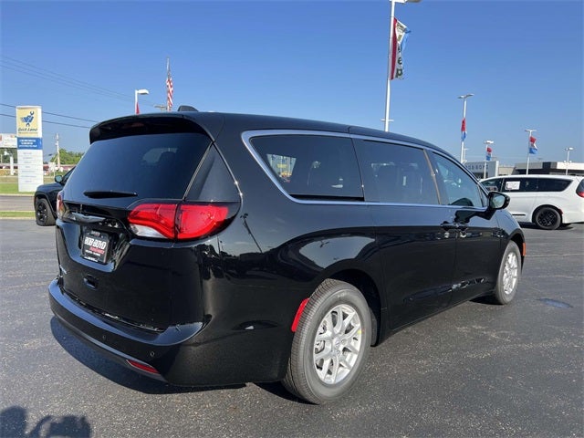 2025 Chrysler Voyager VOYAGER LX