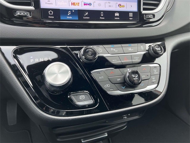 2026 Chrysler Voyager VOYAGER LX