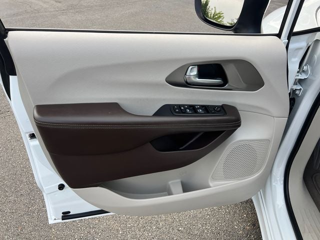 2021 Chrysler Voyager LXI