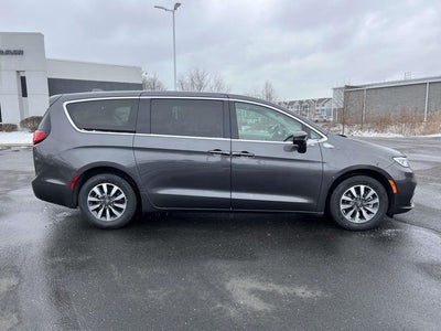 2022 Chrysler Pacifica Hybrid Touring L