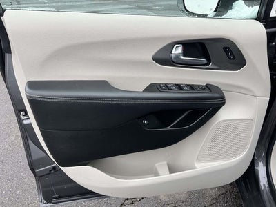 2022 Chrysler Pacifica Hybrid Touring L