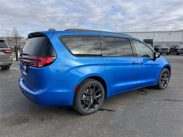 2026 Chrysler Pacifica PACIFICA SELECT AWD