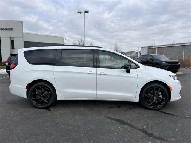 2026 Chrysler Pacifica PACIFICA SELECT AWD