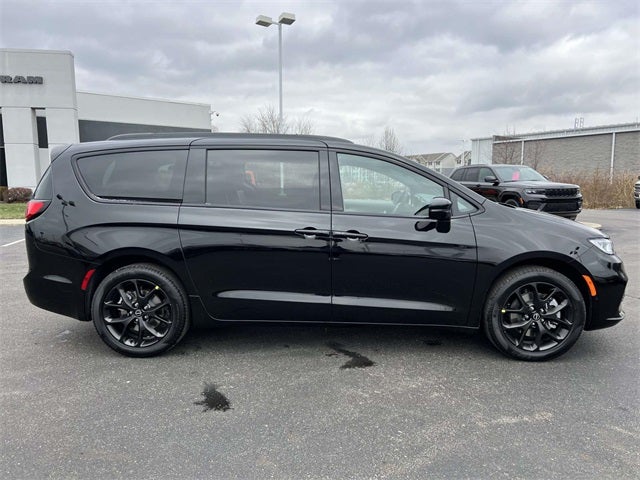 2026 Chrysler Pacifica PACIFICA SELECT AWD