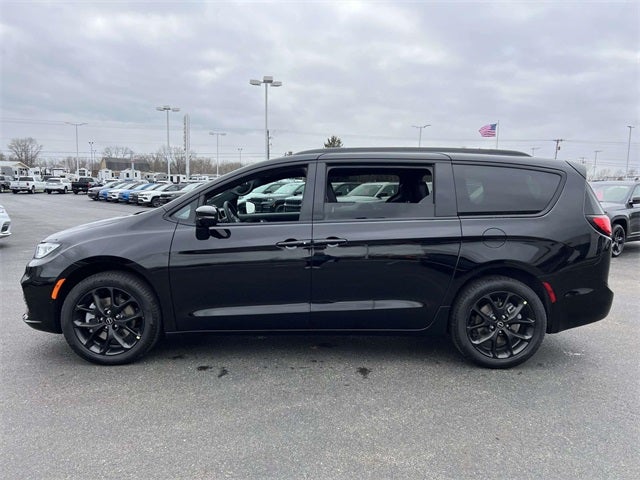 2026 Chrysler Pacifica PACIFICA SELECT AWD