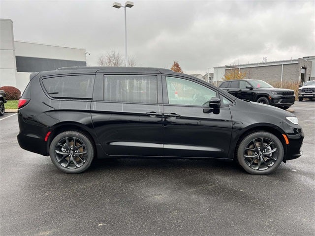 2026 Chrysler Pacifica PACIFICA LIMITED AWD