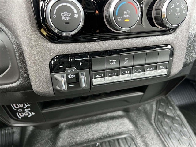 2026 RAM Ram 3500 Chassis Cab RAM 3500 TRADESMAN CREW CAB CHASSIS 4X4 60' CA