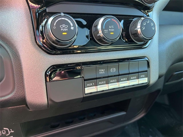 2025 RAM Ram 3500 Chassis Cab RAM 3500 TRADESMAN CHASSIS REGULAR CAB 4X4 84' CA