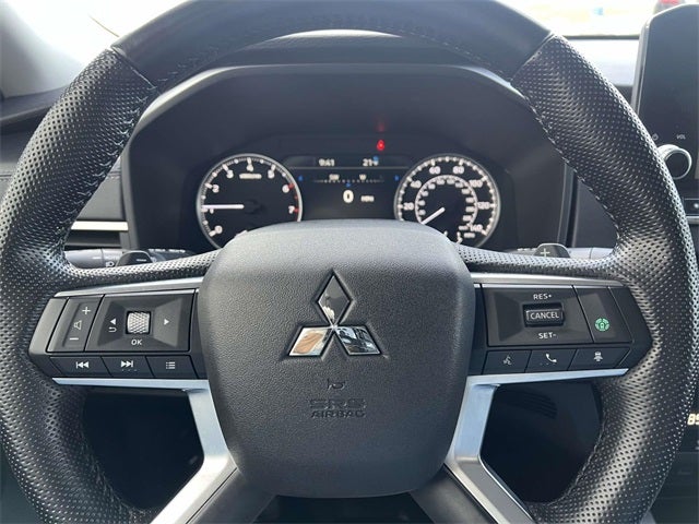 2022 Mitsubishi Outlander Base