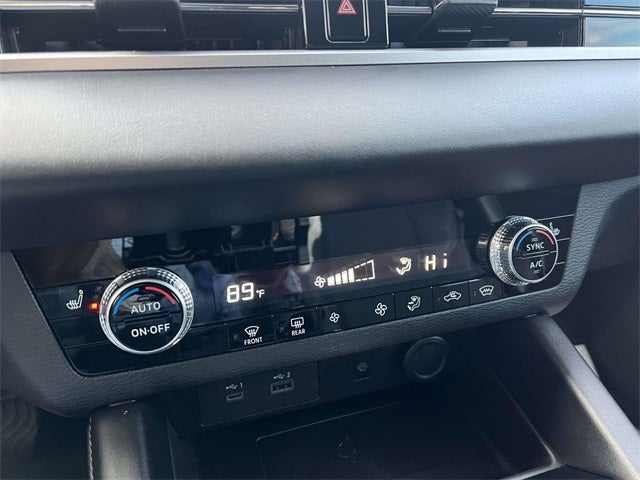 2022 Mitsubishi Outlander Base