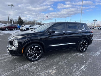 2022 Mitsubishi Outlander Base