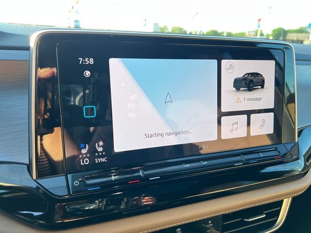 2024 Volkswagen Atlas Cross Sport 2.0T SE w/Technology